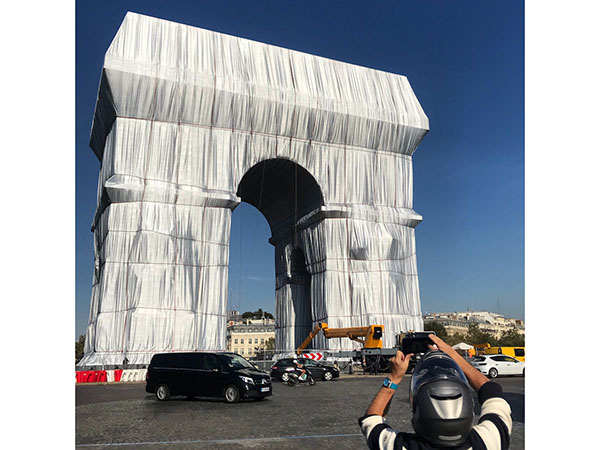 The PR behind Jeanne-Claude & Christo’s wrapped Arc de Triomphe