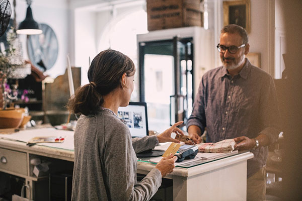 Women entrepreneurs lead the way in digital presence, according to Mastercard SME research in MEA