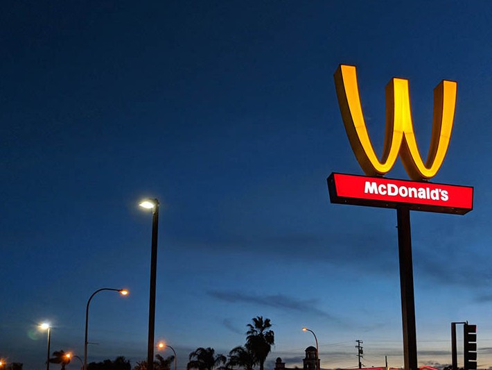 McDonald's sign goes upside-down